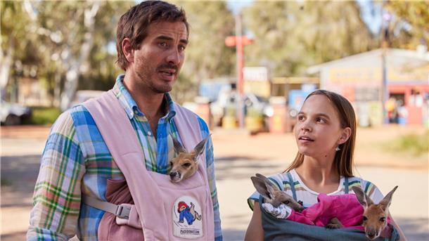 Lilly und Chris kümmern sich um verletzte Kängurus. Wie das klappt, zeigt der Film „Lilly und die Kängurus“.