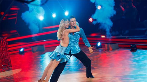 Italo Night bei „Let’s Dance“ - Lina Larissa Strahl raus Lina Larissa Strahl, Schauspielerin, und Zsolt Sandor Cseke, Profitänzer, tanzen in der RTL-Tanzshow „Let’s Dance“ auf dem Parkett im Coloneum. Strahl scheidet bei Let’s Dance aus.