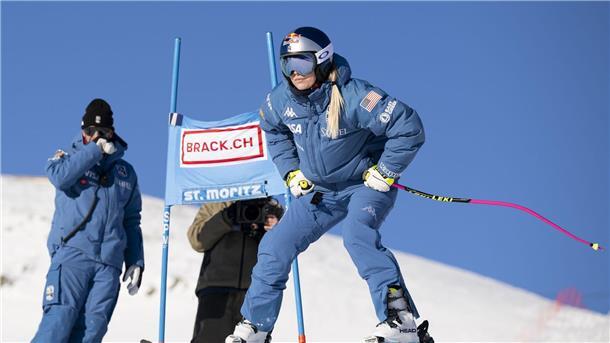 Lindsey Vonn besichtigt die Strecke.