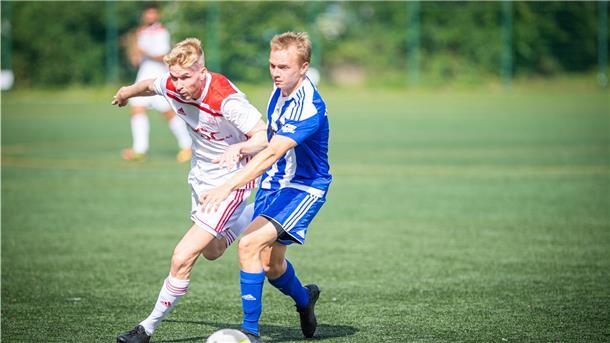 Danny Radke kehrt aus Thailand zurück Links: Danny Radke (10) und Dominik Resow (9).