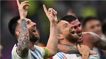 Lionel Messi jubelt nach dem Spiel.