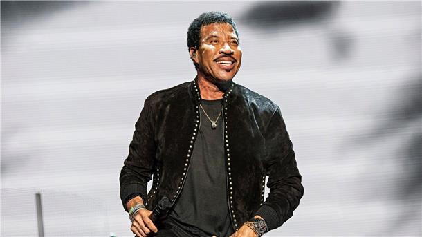 Lionel Richie: Auftritt für Charles III. ist eine „Ehre“ Lionel Richie singt für Charles & Camilla.