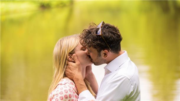 Schönheitstrend volle Lippen - mehr Volumen, weniger Gefühl? Lippenkorrekturen sind vor allem bei jungen Frauen und Frauen ab den Wechseljahren gefragt.
