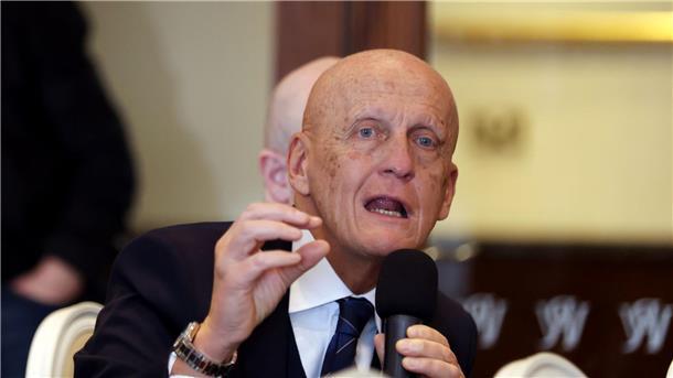 Nach Rassismus-Vorfällen: Collina lobt DFB-Schiris Lobende Worte von FIFA-Schiedsrichter-Chef Pierluigi Collina. (Archivbild)