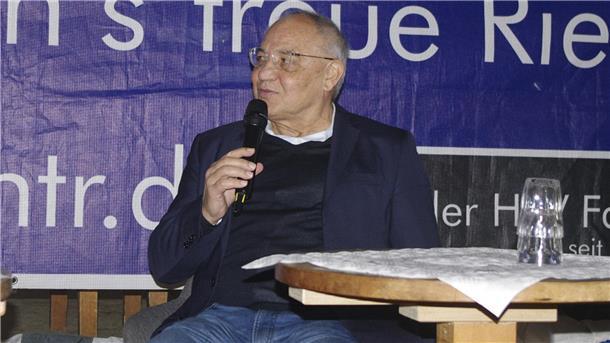 Locker und entspannt berichtete Felix Magath vor über 80 Zuhörern des HSV-Fanclubs „Hermanns treue Riege“ über seine Karriere als Spieler und Trainer.
