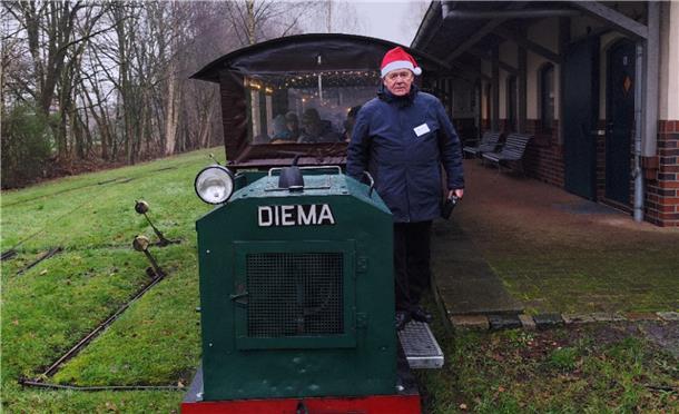 Lokführer Berthold kennt den Weg zum Nikolaus.