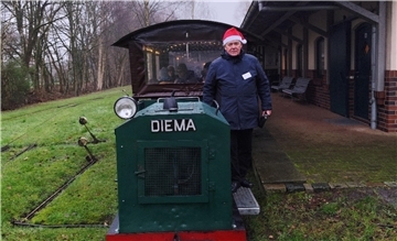 Lokführer Berthold kennt den Weg zum Nikolaus.