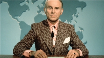 Der Komiker Loriot vor dem Hintergrundbild der Tagesschau
