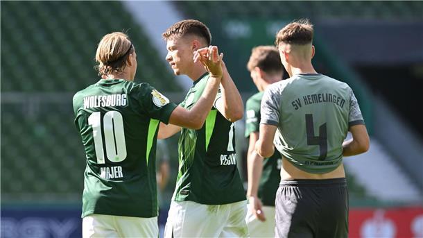 Rekordsieg für Wolfsburg bei Pflichtspiel-Debüt von Simonis Lovro Majer (l.) und Dženan Pejčinović trafen für den VfL Wolfsburg.