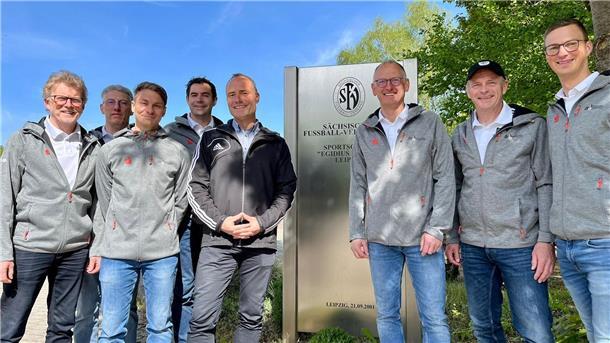 Mannschaftsrat und Orgateam der Deutsche Fußballnationalmannschaft der Bürgermeister beim Planungstreffen für die Europameisterschaft in Leipzig 2024