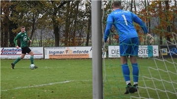 Lucas Heins (am Ball) markierte kurz nach der Pause das entscheidende 2:0 für den SV Anderlingen.