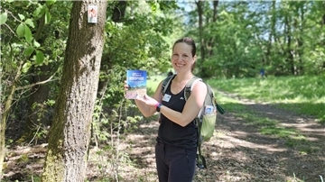 Frau Buch Baum
