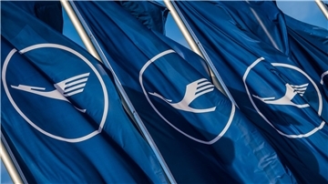 Lufthansa-Chef Spohr rechnet im laufenden Jahr nur noch mit einem bereinigten operativen Gewinn von rund 2,2 Milliarden Euro - eine halbe Milliarde weniger als ursprünglich angepeilt.