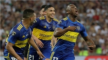 Luis Advincula von den Boca Juniors flog nach nur wenigen Sekunden vom Platz.