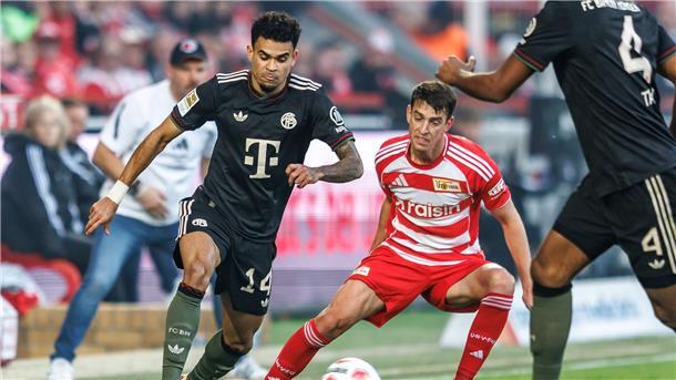 Bayerns Neuer über Patzer: „Treffe falsche Entscheidung“ Luis Díaz (l.) zeigte beim Ausgleich zum 1:1 seine ganze Klasse.