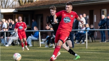 Luis Schröder erzielte für den FC Nordheide drei Tore beim 4:2 gegen Hemslingen-Söhlingen.
