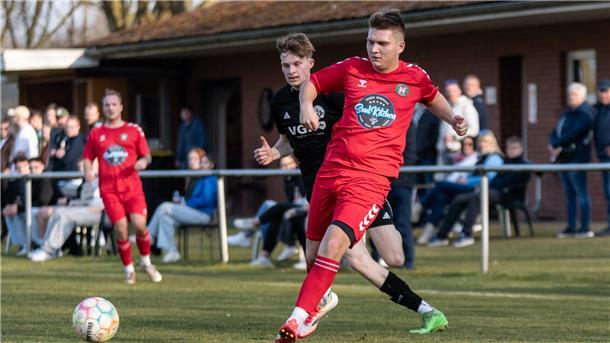 Kampf, Krampf, drei Punkte – TSV Bülstedt/Vorwerk ringt den FC Nordheide nieder Luis Schröder (rote Spielkleidung) erzielte den Anschlusstreffer für den FC Nordheide gegen den TSV Bülstedt/Vorwerk.