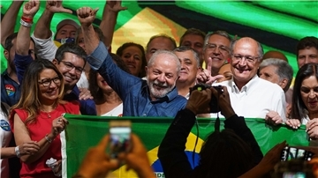 Luiz Inácio Lula da Silva hält in São Paulo seine erste Rede vor der Presse nach seinem Sieg.