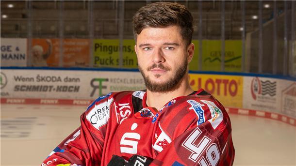 Bescherung durch Lukas Kälble: Die Pinguins sind „Weihnachtsmeister“  Lukas Kälble erzielte sein erstes DEL-Tor.
