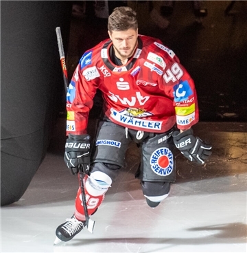 Lukas Kälble verpasste die letzten zwei Spiele verletzungsbedingt. Ob der Verteidiger am Freitag wieder für die Pinguins auflaufen kann, ist offen.