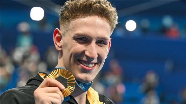 Lukas Märtens bejubelt seinen Olympiasieg - viel gefeiert hat er aber nicht.