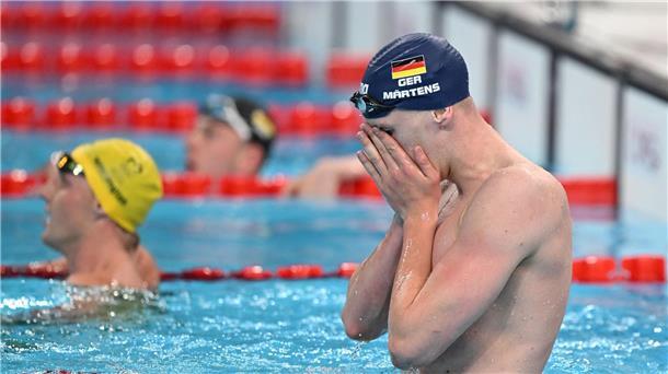 Lukas Märtens freut sich über seinen Olympiasieg - viel gefeiert hat er aber nicht.