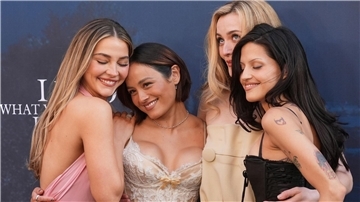 Madelyn Cline (l-r), Chase Sui Wonders, Sarah Pidgeon und Gabbriette Bechtel sind im Remake von „Ich weiß, was du letzten Sommer getan hast“ dabei. 