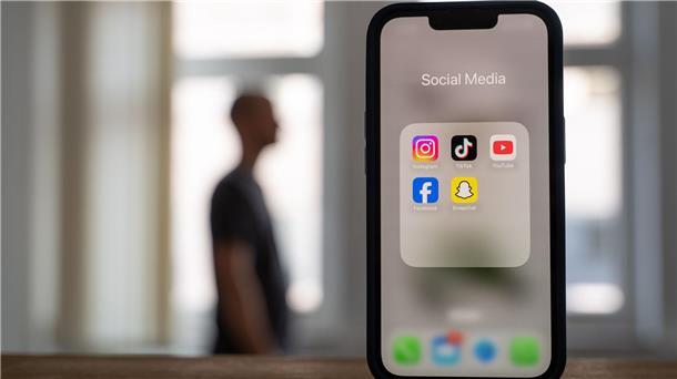 Sextortion: Vom Flirt zur Erpressung Männer sind laut einer Expertin eher bereit, intime Aufnahmen an Fremde zu schicken. (Symbolbild)