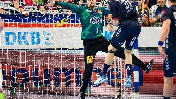 Magdeburg besteht in Flensburg: „Etwas ganz Besonderes“ Magdeburgs Torhüter Sergey Hernandez (l) war der entscheidende Spieler.