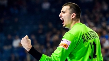 Magdeburgs Torwart Matej Mandic wurde nach der Pause zum Rückhalt. (Archivbild)