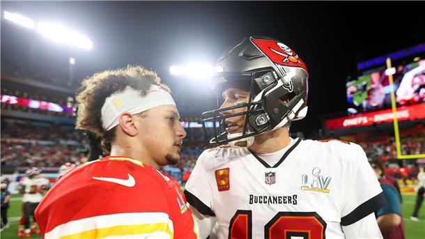 Mahomes schon besser als Brady? Welche Argumente es gibt Mahomes liegt in vielen Kategorien vor Brady - ein direktes Duell in den Playoffs gewinnen konnte er aber nie.