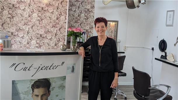 Maike Schiller in ihrem Friseursalon.