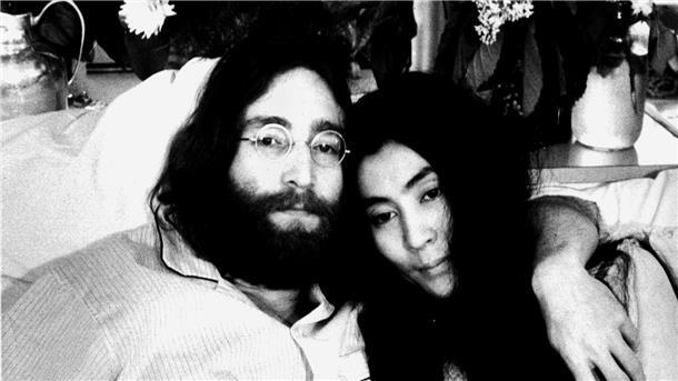 Yoko Ono bekommt große Ausstellung in London „Make love, not war“: Yoko Ono und John Lennon.