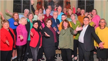 Mal gefühlvoll, mal mitreißend: Der Langener Popchor „nach acht“ erhielt in der Imsumer Kirche Riesenbeifall.