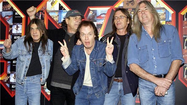 Die Wiederauferstehung von AC/DC Malcolm Young, Brian Johnson, Angus Young, Phil Rudd und Cliff Williams (hier ein Foto von 2003) nahmen 1980 zwei Monate nach dem Tod von Sänger Bon Scott "Back in Black", das zweiterfolgreichste Album der Rockgeschichte, auf.