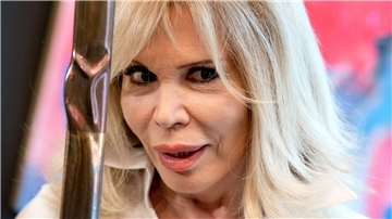 Malerin, Musikerin, Muse, Model, Moderatorin - Ikone der Pop-Kultur: Amanda Lear.