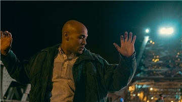 Malick Bauer übernimmt die Rolle von Samuel Meffire in der Serie „Sam: Ein Sachse“.