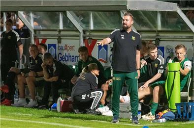 Malte Bösch bleibt auch in der neuen Saison Trainer des Heeslinger SC Malte Bösch