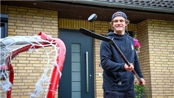 Malte Kuhn macht sich nach Nordamerika auf, um zu studieren und Eishockey zu spielen.