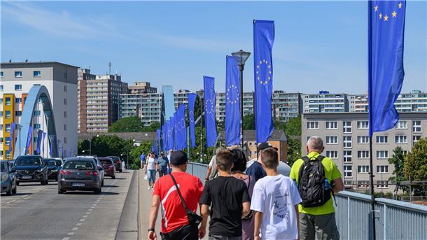 Man kann auch zu Fuß von Polen aus nach Deutschland über die Grenze gehen.