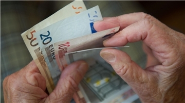 Jeder Fünfte im Ruhestand muss mit 1.400 Euro auskommen Manche Rentner kommen kaum über die Runden, andere haben hohe Einkommen. (Symbolbild)