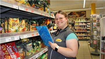 Mandy Stelljes ist unter anderem für die Chips-Abteilung zuständig.