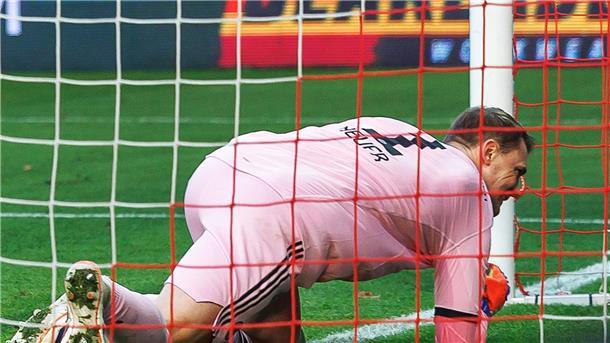 Manuel Neuer sah beim Tor der Berliner unglücklich aus. 