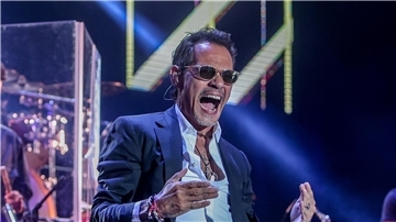 Marc Anthony wird geehrt.