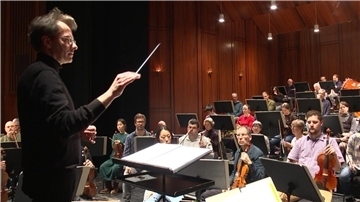 Marc Niemann ist seit 2014 Generalmusikdirektor am Stadttheater Bremerhaven und hat das seinerzeit städtische Orchester weiterentwickelt zum sehr erfolgreichen Philharmonischen Orchester Bremerhaven - hier ein Archivbild