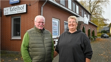 Maren Rickmann-Schmidt und Ehemann Wilfried Schmidt vom Tafelhof Sellstedt sind dankbar, dass der Außer-Haus-Verkauf so gut angenommen wird.