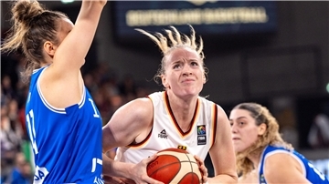 Marie Gülich (M) und die DBB-Frauen starten in die Olympia-Vorbereitung.
