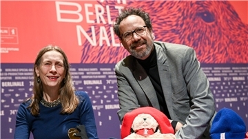 Mariette Rissenbeek und Carlo Chatrian stellen das Berlinale-Programm vor.