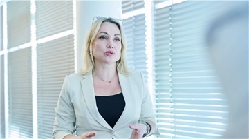 Marina Owsjannikowa bei einem Interview mit der Deutschen Presse-Agentur im Juni 2022.