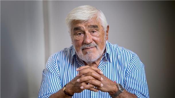 Mario Adorf präsentiert in Berlin den Bambi in der Kategorie „Lebenswerk". Der Schauspieler feiert am 08.09.2020 seinen 90. Geburtstag.